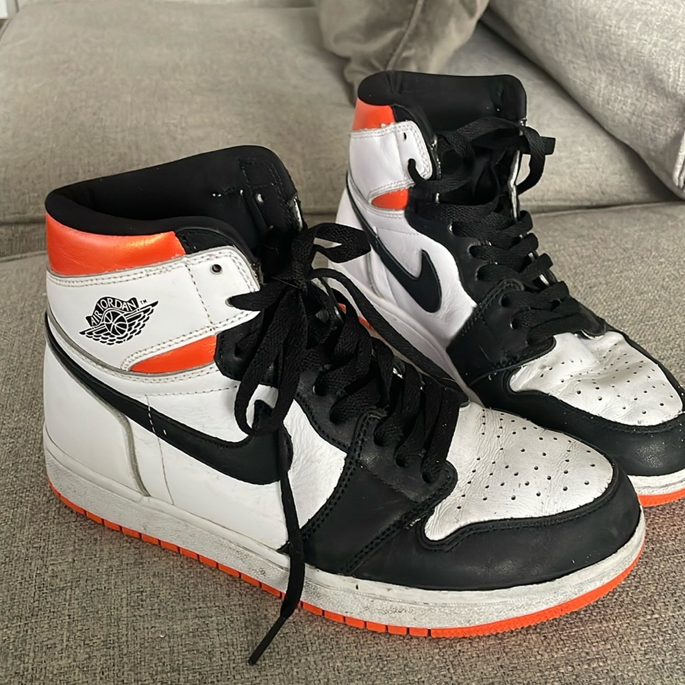 6.5 Y Air Jordan’s